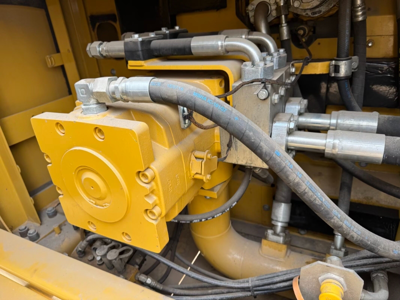 CAT 390F Used 90-Ton Mining Excavator - Heavy Duty - Jinwei Machinery - Image 9
