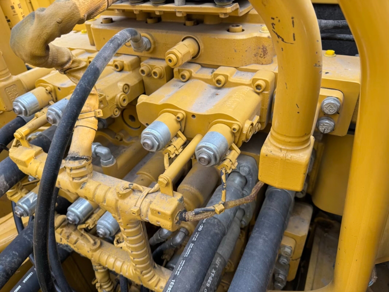 CAT 390F Used 90-Ton Mining Excavator - Heavy Duty - Jinwei Machinery - Image 10